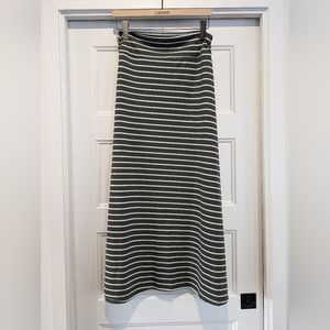 Magazine maxi skirt size L